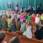 muzyk demonstruje gre na puzonie cf