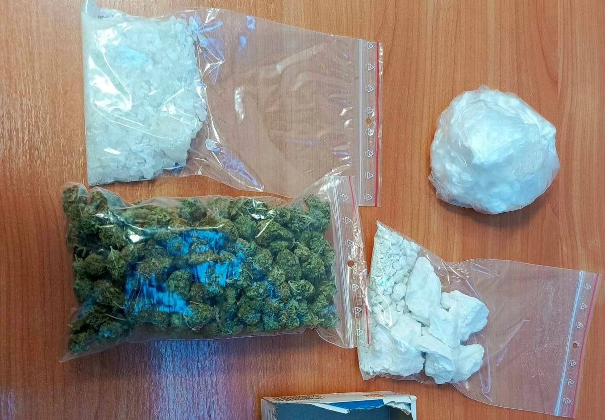 Ciechanów: Zatrzymanie mężczyzny z nielegalnymi substancjami