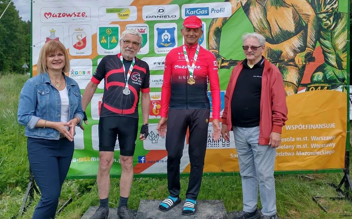 Kazimierz Niewiarowski podczas zawodów kolarskich