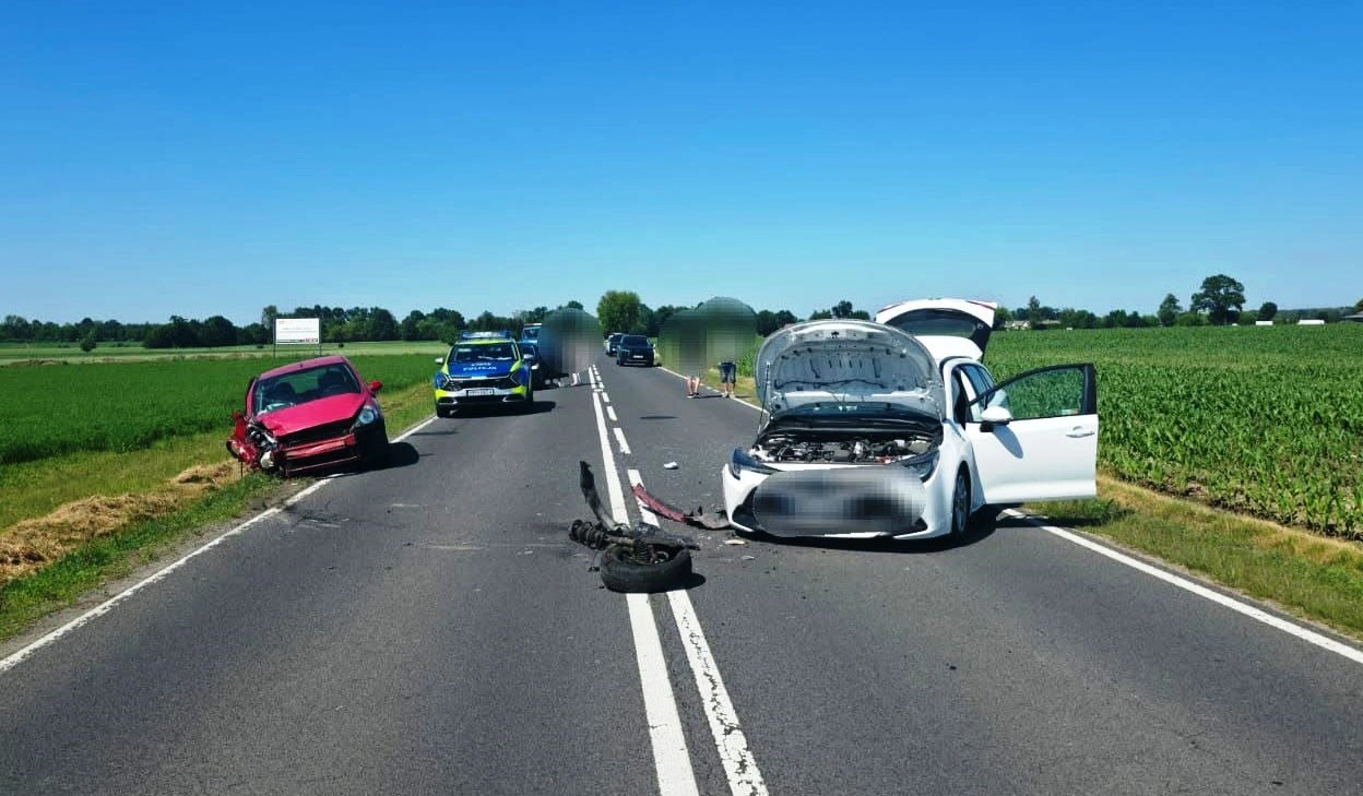 Wypadek na krajowej 57 w Głódkach – trzy osoby ranne
