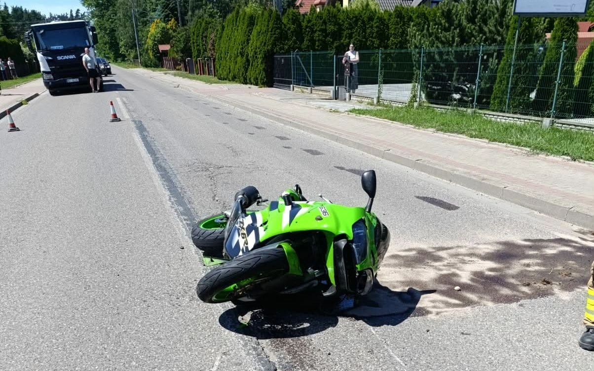 Wypadek motocyklisty w Chorzelach na ulicy Padlewskiego