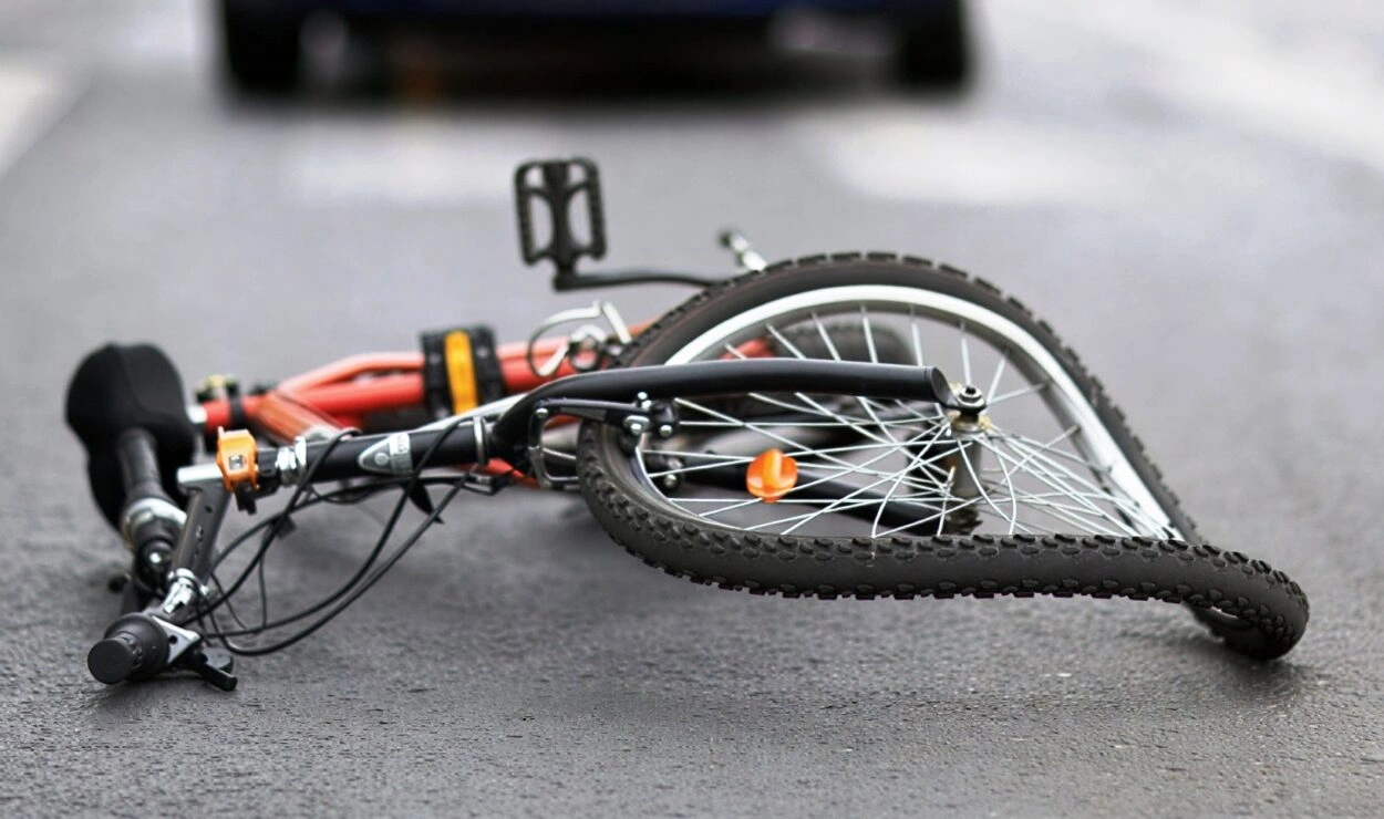 Wypadek rowerzysty w Nasierowie-Dziurawieńcu na drodze krajowej nr 60.