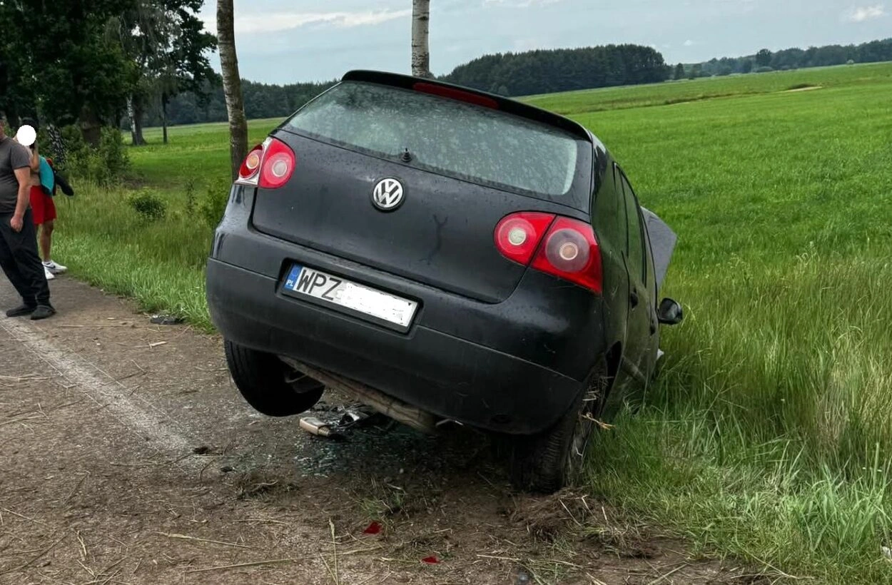 Wypadek w gminie Jednorożec: pięć osób w aucie