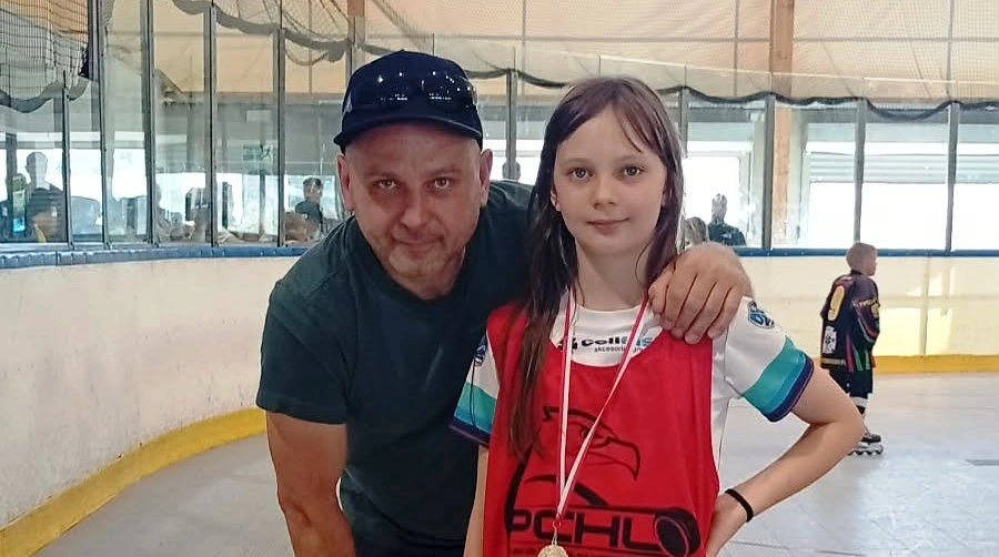 Zuzia Misiuk z Orłów Przasnysz podczas turnieju hokeja na rolkach w Nowym Sączu