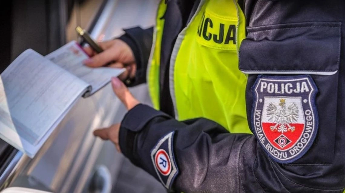 Kolizja w Obrębcu, kierowca Volkswagena uderza w Volvo