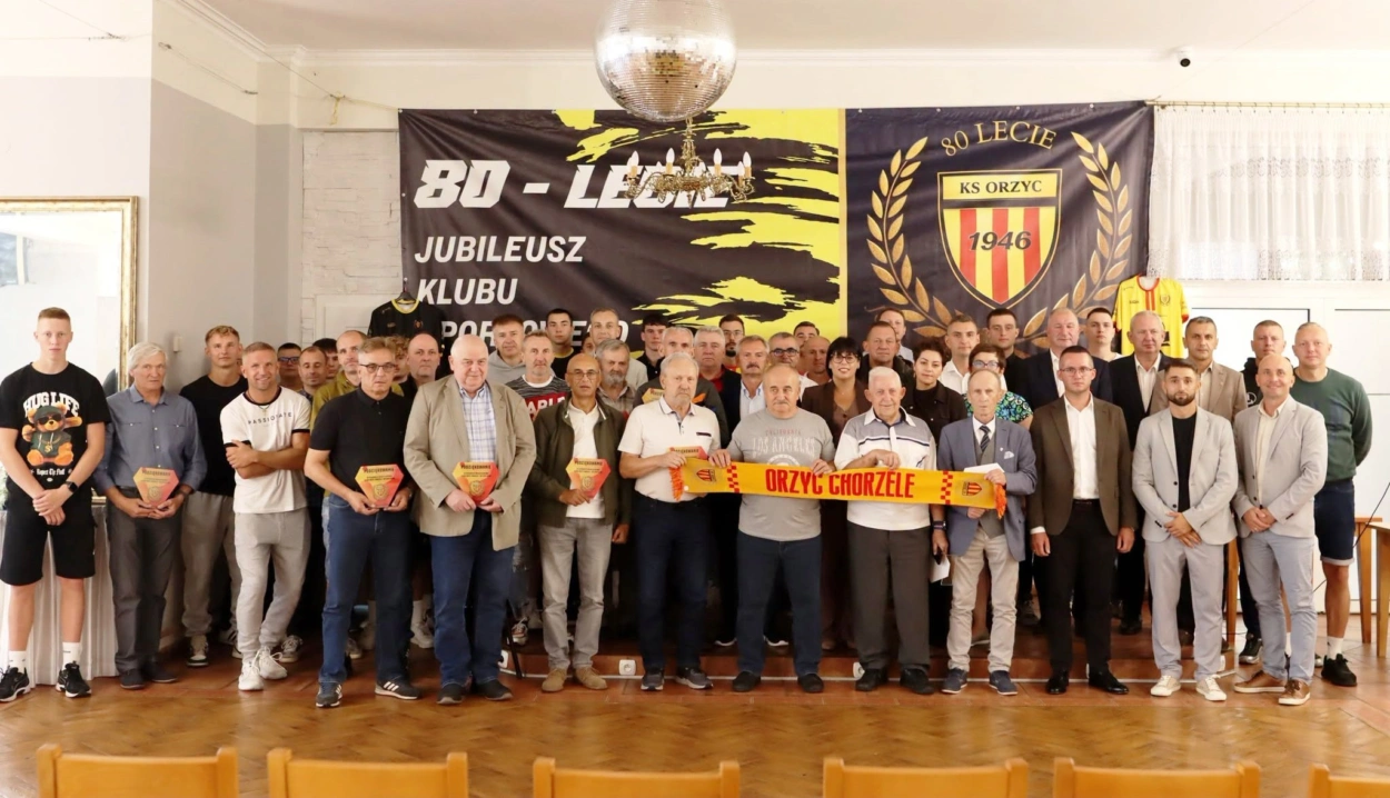Jubileusz 80-lecia KS Orzyc w Chorzelach, mecz Oldboyów z drużyną seniorów.