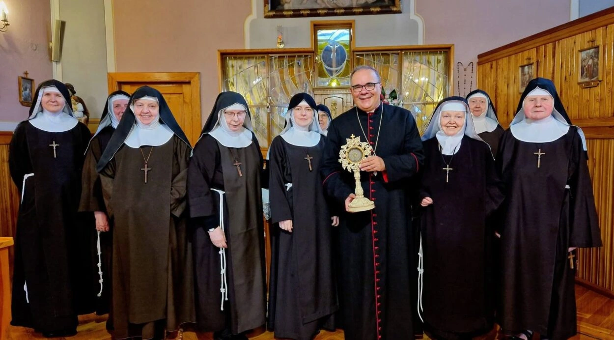 Nuncjusz Apostolski w Przasnyszu z klaryskami kapucynkami
