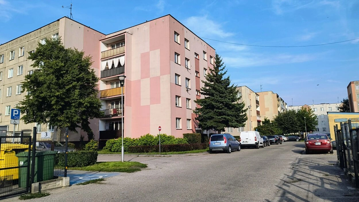 Upadek 18-latka z czwartego piętra w Przasnyszu