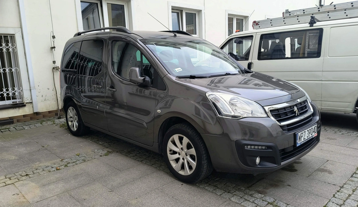 Nowy samochód dla PCPR w Przasnyszu - Peugeot Partner