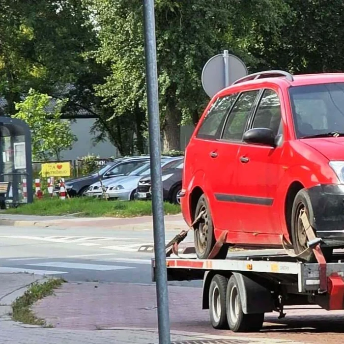 Kierowca lawety bez uprawnień zatrzymany przez policję