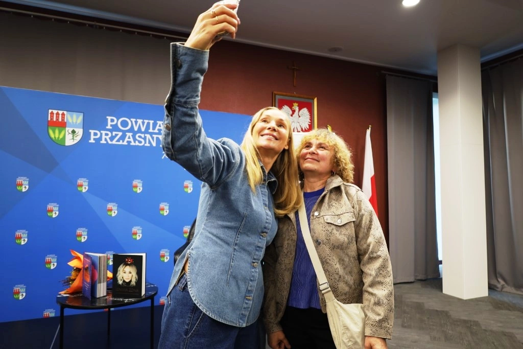 Spotkanie z Sonią Bohosiewicz w Przasnyszu w Miejskiej Bibliotece Publicznej.