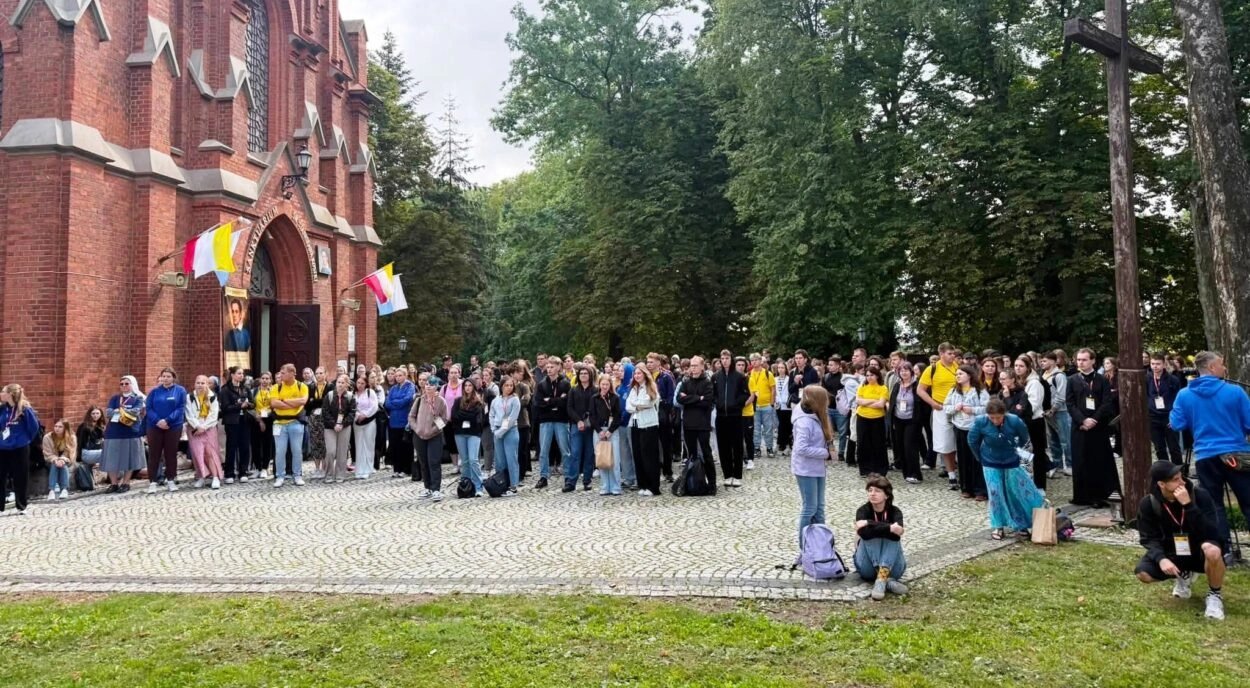 Spotkanie rodzin i młodzieży w Rostkowie z Golec uOrkiestra