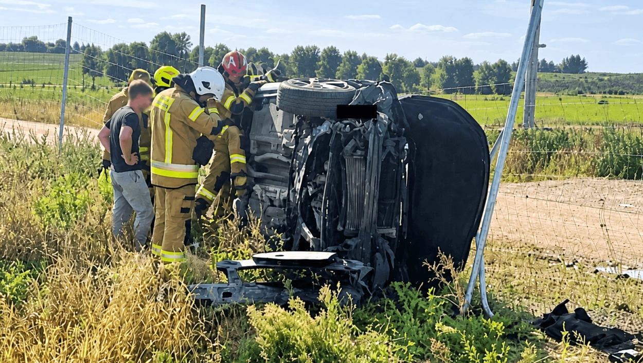 Wypadek na obwodnicy Pułtuska - młodzi pasażerowie w szpitalu