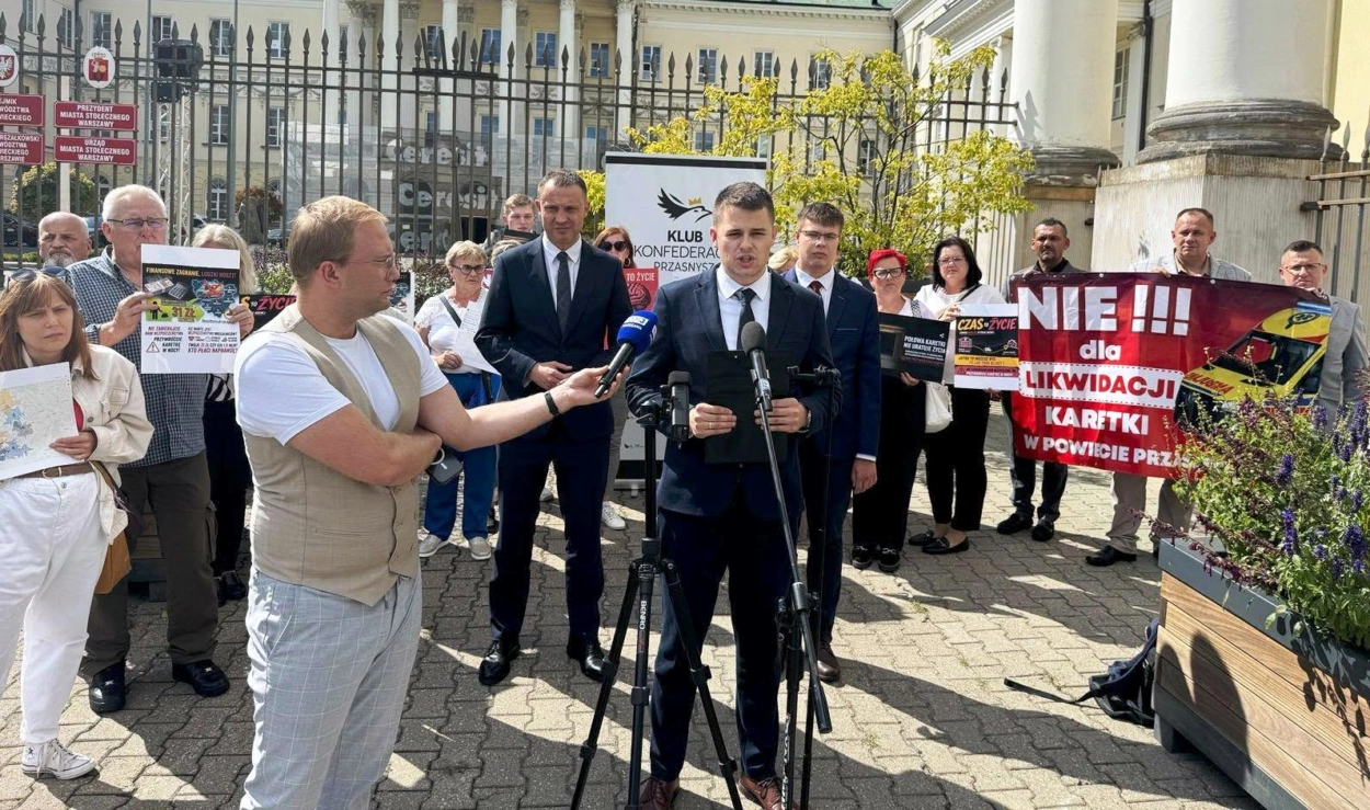 Protest mieszkańców Jednorożca o całodobową karetkę