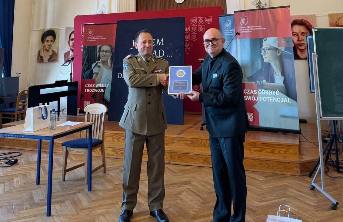 Generał Dariusz Kwiatkowski w Przasnyszu spotkanie z młodzieżą