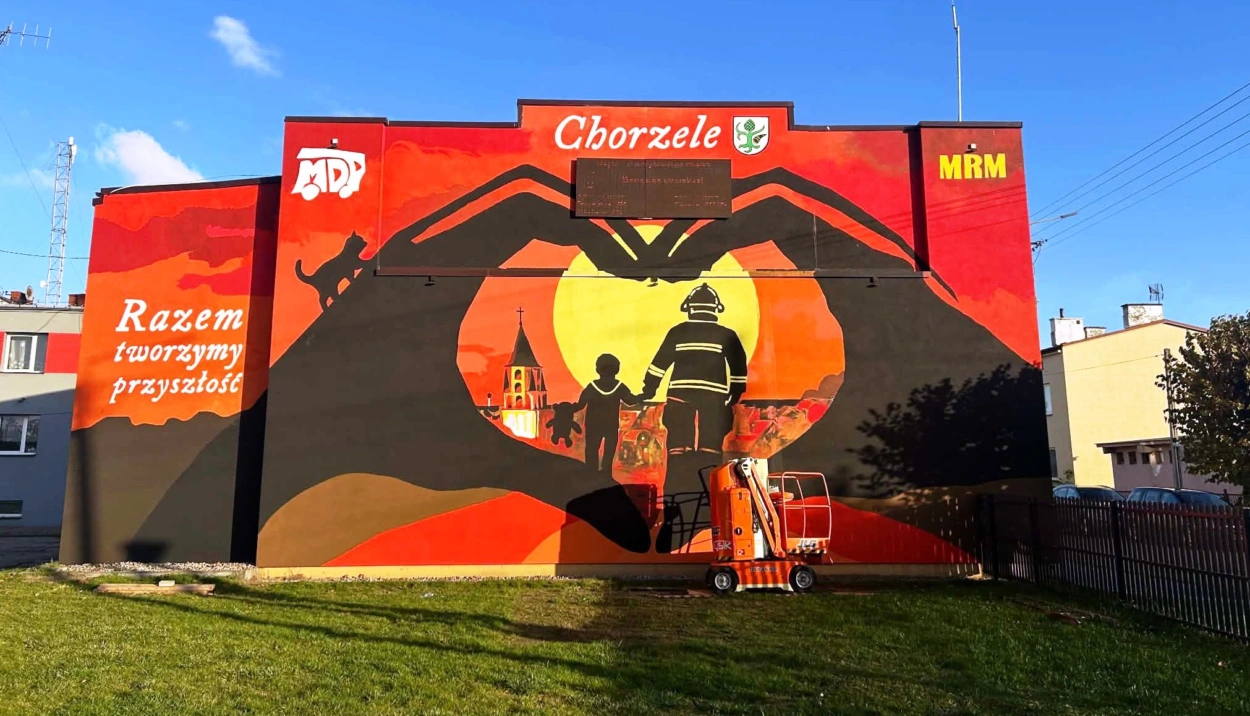 Mural w Chorzelach na remizie OSP