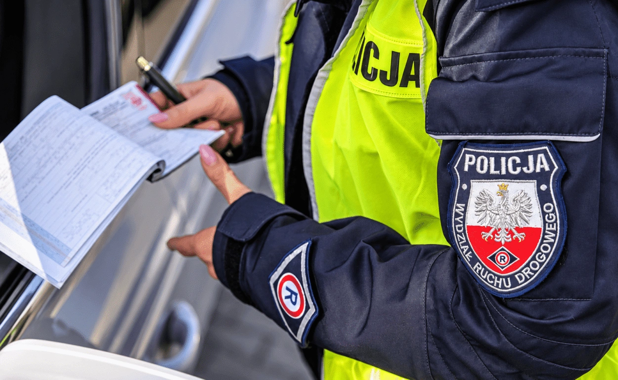 Niebezpieczne wyprzedzanie na przejściu dla pieszych w powiecie płońskim