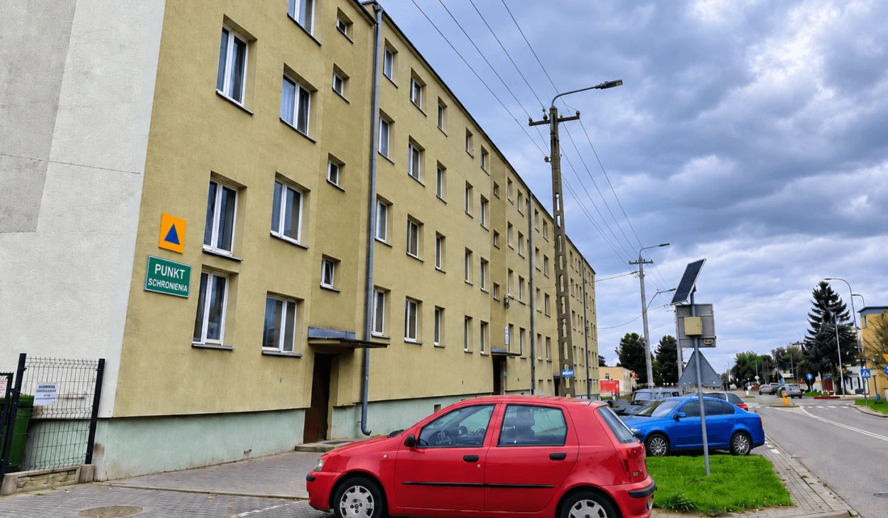 Oznakowanie punktów schronienia w Przasnyszu